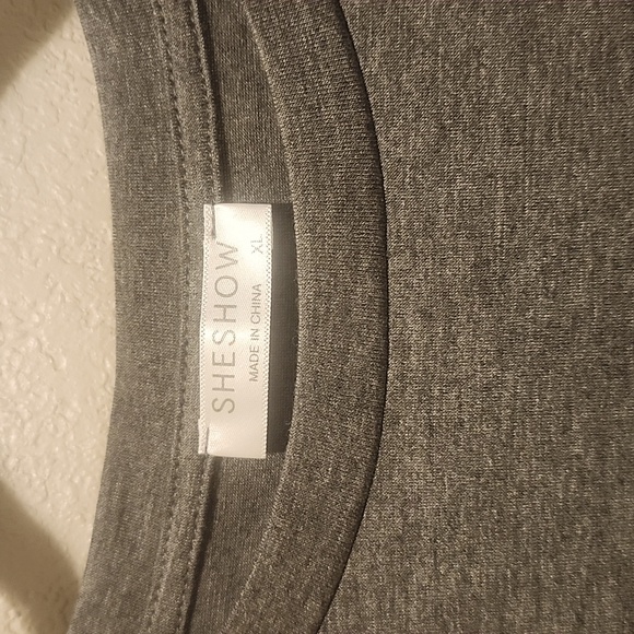 She Show women's t-shirt.    Box 14 - Picture 2 of 4